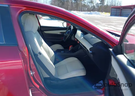 2020 Mazda Mazda3 Premium Package z USA, uszkodzony, nr VIN 3MZBPBEM0LM129057